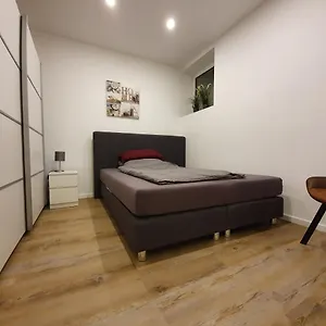 Apartment 1 Ost, Ratingen